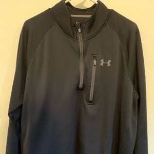 Men’s black 1/4 zip long-sleeve